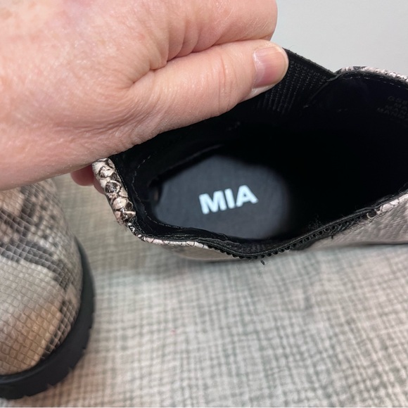 MIA Jody Snakeskin Lug Sole Booties size 8 Women’s Brand New- No Box - Picture 9 of 13
